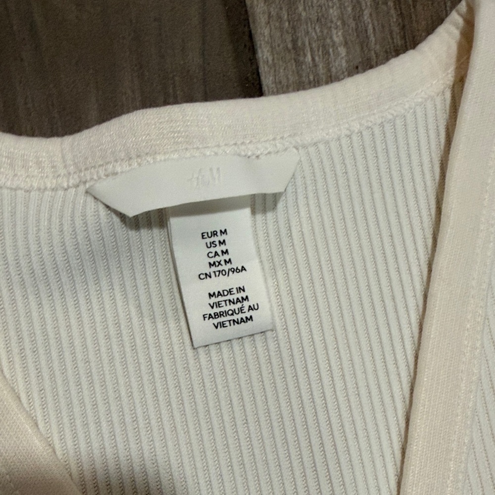 H&M Red and Cream Button-Up Vests - Picture 3 of 3